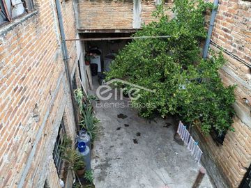 Casa en venta cerca de Plaza Revolución | 10 recámaras y 3 estacionamientos