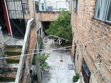 Casa en venta cerca de Plaza Revolución | 10 recámaras y 3 estacionamientos