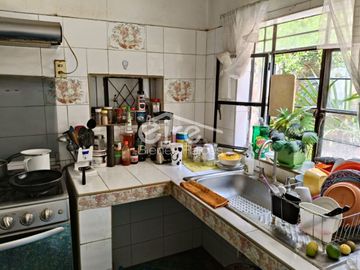 Casa en venta cerca de Plaza Revolución | 10 recámaras y 3 estacionamientos