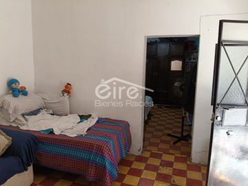 Casa en venta cerca de Plaza Revolución | 10 recámaras y 3 estacionamientos