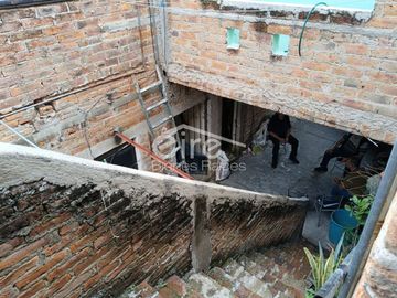 Casa en venta cerca de Plaza Revolución | 10 recámaras y 3 estacionamientos