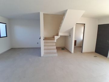 Casa en venta en el Fraccionamiento Elementia, cerca de la Av. Camino real a Colima.
