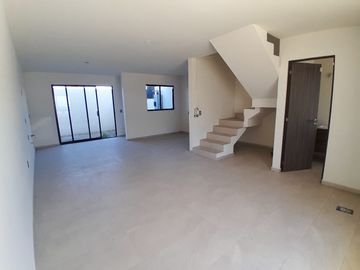 Casa en venta en el Fraccionamiento Elementia, cerca de la Av. Camino real a Colima.
