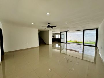 VENDO CASA EN FRENTE A BOULEVARD PRINCIPAL EN FRACCIONAMIENTO PRIVADO