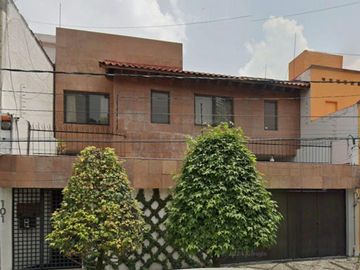CASA EN REMATE EN LA  DEL CARMEN, COYOACÁN