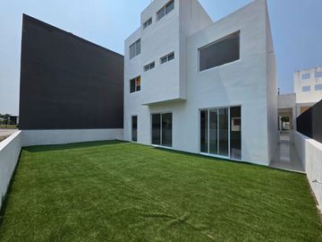 VENDO CASA EN FRACCIONAMIENTO PRIVADO EN MEDELLIN DE BRAVO
