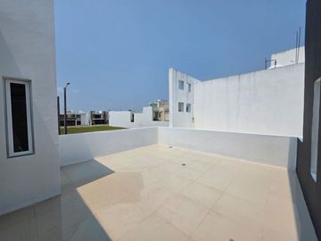 VENDO CASA EN FRACCIONAMIENTO PRIVADO EN MEDELLIN DE BRAVO