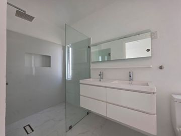 VENDO CASA EN FRACCIONAMIENTO PRIVADO EN MEDELLIN DE BRAVO
