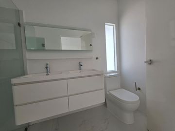 VENDO CASA EN FRACCIONAMIENTO PRIVADO EN MEDELLIN DE BRAVO