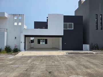 VENDO CASA EN FRACCIONAMIENTO PRIVADO EN MEDELLIN DE BRAVO