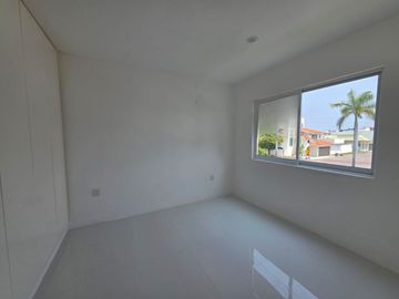 VENDO CASA EN FRACCIONAMIENTO PRIVADO EN MEDELLIN DE BRAVO