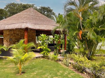 Terreno residencial dentro de comunidad privada, casa club con alberca, en venta, El Encuentro