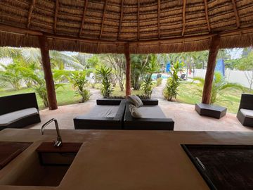 Terreno residencial dentro de comunidad privada, casa club con alberca, en venta, El Encuentro