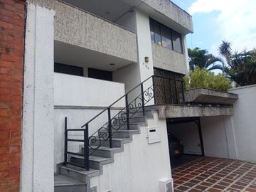 ARRIENDO CASA EN EL EL BARRIO LAS ARBOLEDAS - MONUMENTO A SAN SEBASTIAN DE BELACAZAR