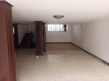 ARRIENDO CASA EN EL EL BARRIO LAS ARBOLEDAS - MONUMENTO A SAN SEBASTIAN DE BELACAZAR