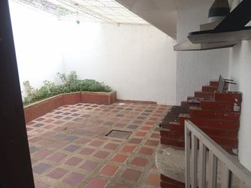ARRIENDO CASA EN EL EL BARRIO LAS ARBOLEDAS - MONUMENTO A SAN SEBASTIAN DE BELACAZAR