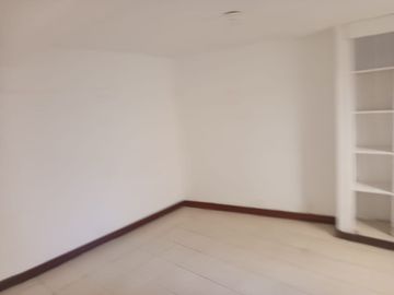 ARRIENDO CASA EN EL EL BARRIO LAS ARBOLEDAS - MONUMENTO A SAN SEBASTIAN DE BELACAZAR