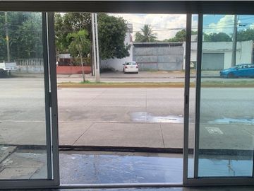 RENTO LOCAL CERCA DE CHEDRAUI COYOL SOBRE AVENIDA