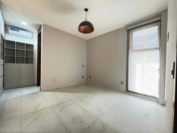 GRAN CASA SEMINUEVA CON ALBERCA DENTRO DE PERIFERICO