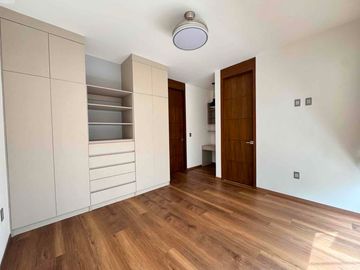GRAN CASA SEMINUEVA CON ALBERCA DENTRO DE PERIFERICO