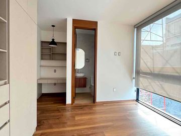 GRAN CASA SEMINUEVA CON ALBERCA DENTRO DE PERIFERICO