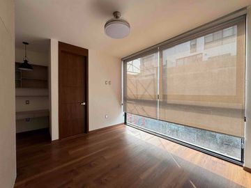 GRAN CASA SEMINUEVA CON ALBERCA DENTRO DE PERIFERICO