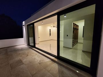 SE RENTA ESPLENDIDA RESIDENCIA EN CANCUN 4 REC, CTO SERVICIO, ALBERCA, CASA CLUB, ETC EN LAGOS DEL SOL