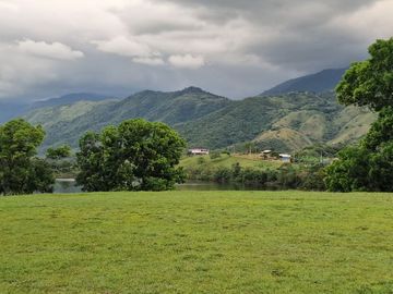 VENDO LOTE EN LAGHOS DE MARACAIBO PALMIRA