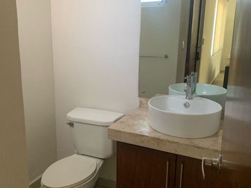 RENTO CASA AMUEBLADA FRACC NATURA RESIDENCIAL $16,500.00 INC. MTTO. EXCELENTES CONDICIONES