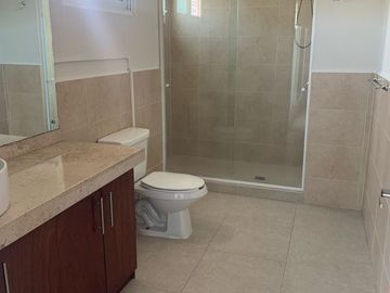 RENTO CASA AMUEBLADA FRACC NATURA RESIDENCIAL $16,500.00 INC. MTTO. EXCELENTES CONDICIONES
