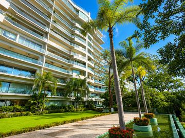 DEPARTAMENTO EN VENTA TORRE AVALON CONCHAS CHINAS PUERTO VALLARTA