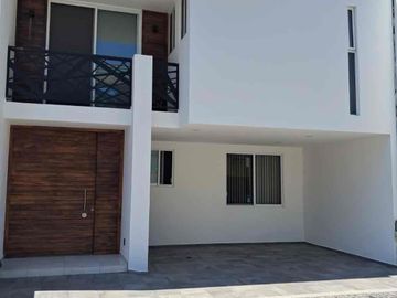 vendo casa en fraccionamiento molino de Santo Domingo cerca autopista y galerías Serdán
