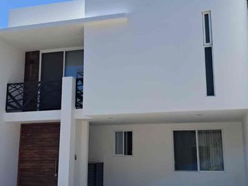 vendo casa en fraccionamiento molino de Santo Domingo cerca autopista y galerías Serdán