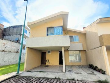 Casa en Venta en Fraccionamiento en San Pedro Cholula, Frente a plaza San diego