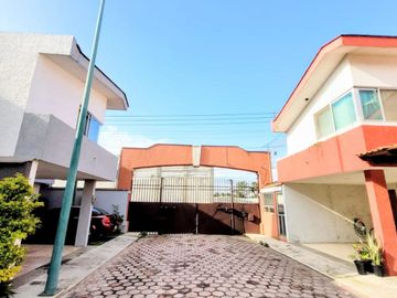 Casa en Venta en Fraccionamiento en San Pedro Cholula, Frente a plaza San diego