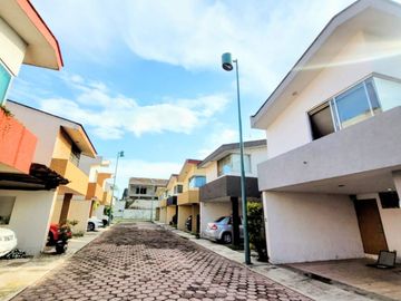 Casa en Venta en Fraccionamiento en San Pedro Cholula, Frente a plaza San diego