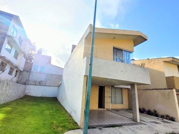 Casa en Venta en Fraccionamiento en San Pedro Cholula, Frente a plaza San diego