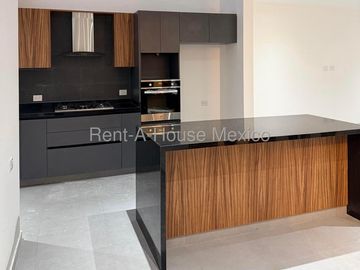 Gran Reserva Casa de Autor en Venta con Diseño Arquitectónico Único SGU2935