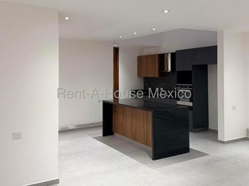 Gran Reserva Casa de Autor en Venta con Diseño Arquitectónico Único SGU2935