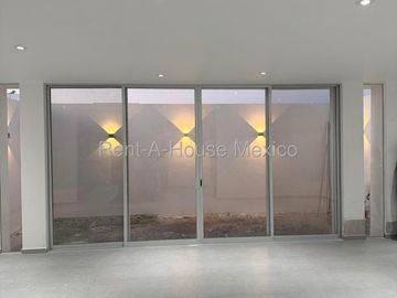 Gran Reserva Casa de Autor en Venta con Diseño Arquitectónico Único SGU2935