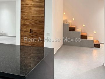 Gran Reserva Casa de Autor en Venta con Diseño Arquitectónico Único SGU2935