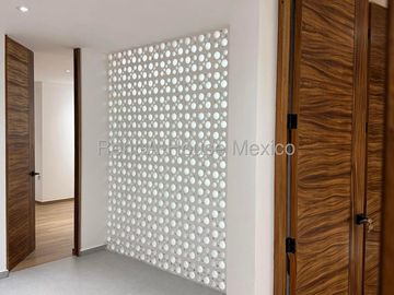Gran Reserva Casa de Autor en Venta con Diseño Arquitectónico Único SGU2935