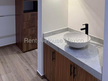Gran Reserva Casa de Autor en Venta con Diseño Arquitectónico Único SGU2935