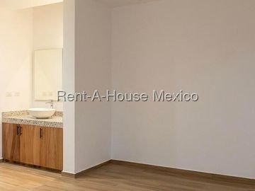 Gran Reserva Casa de Autor en Venta con Diseño Arquitectónico Único SGU2935