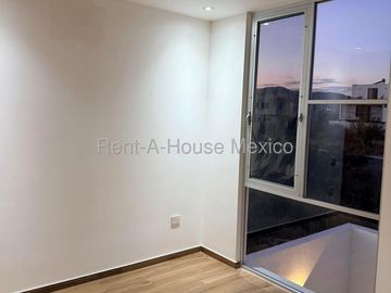 Gran Reserva Casa de Autor en Venta con Diseño Arquitectónico Único SGU2935