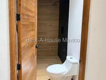 Gran Reserva Casa de Autor en Venta con Diseño Arquitectónico Único SGU2935