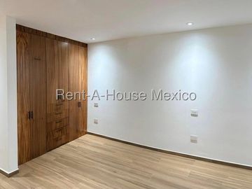 Gran Reserva Casa de Autor en Venta con Diseño Arquitectónico Único SGU2935