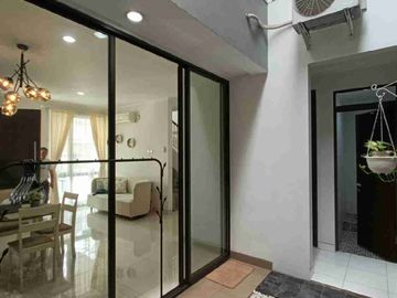 HOT SALE WITH GOOD DEAL !!! 

Di jual Ruman Secondary Siap Huni
Semi Furnished posisi Samping fasum