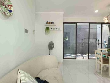 HOT SALE WITH GOOD DEAL !!! 

Di jual Ruman Secondary Siap Huni
Semi Furnished posisi Samping fasum
