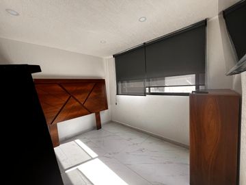 RENTA DEPARTAMENTO AMUEBLADO DE 2 RECÁMARAS Y TERRAZA PRIVADA EN COLONIA LA PAZ